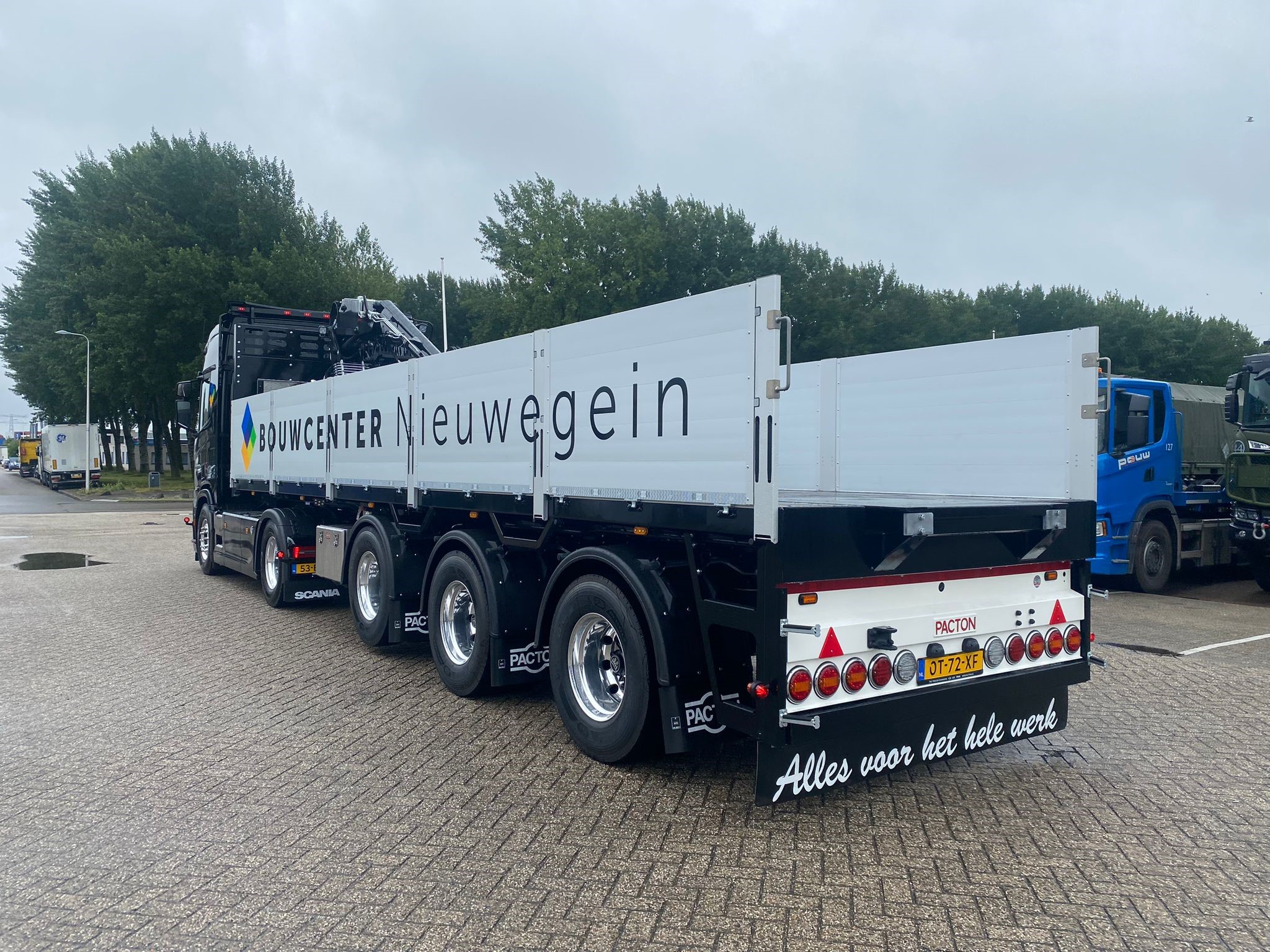 Compacte Drieassige Pacton/Kennis Kraantrailer Voor Bouwcenter ...