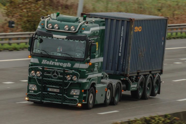 Belgische Firma Transport Heirwegh bvba vertraut auf Container-Fahrgestell von Pacton